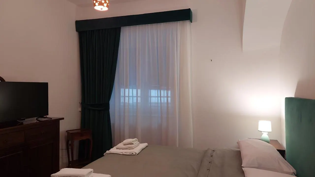 Apartment Appartament La Maison Petit Napoli