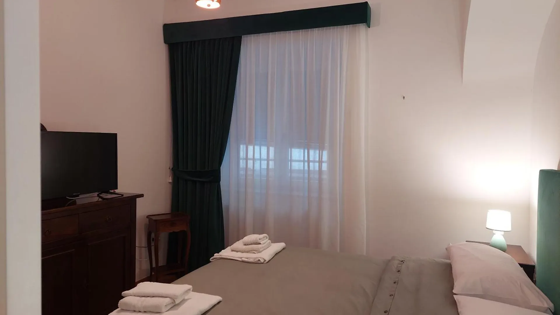 Appartament La Maison Petit Napoli Italy